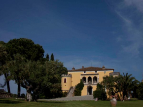 Гостиница Castello di Serragiumenta  Firmo
